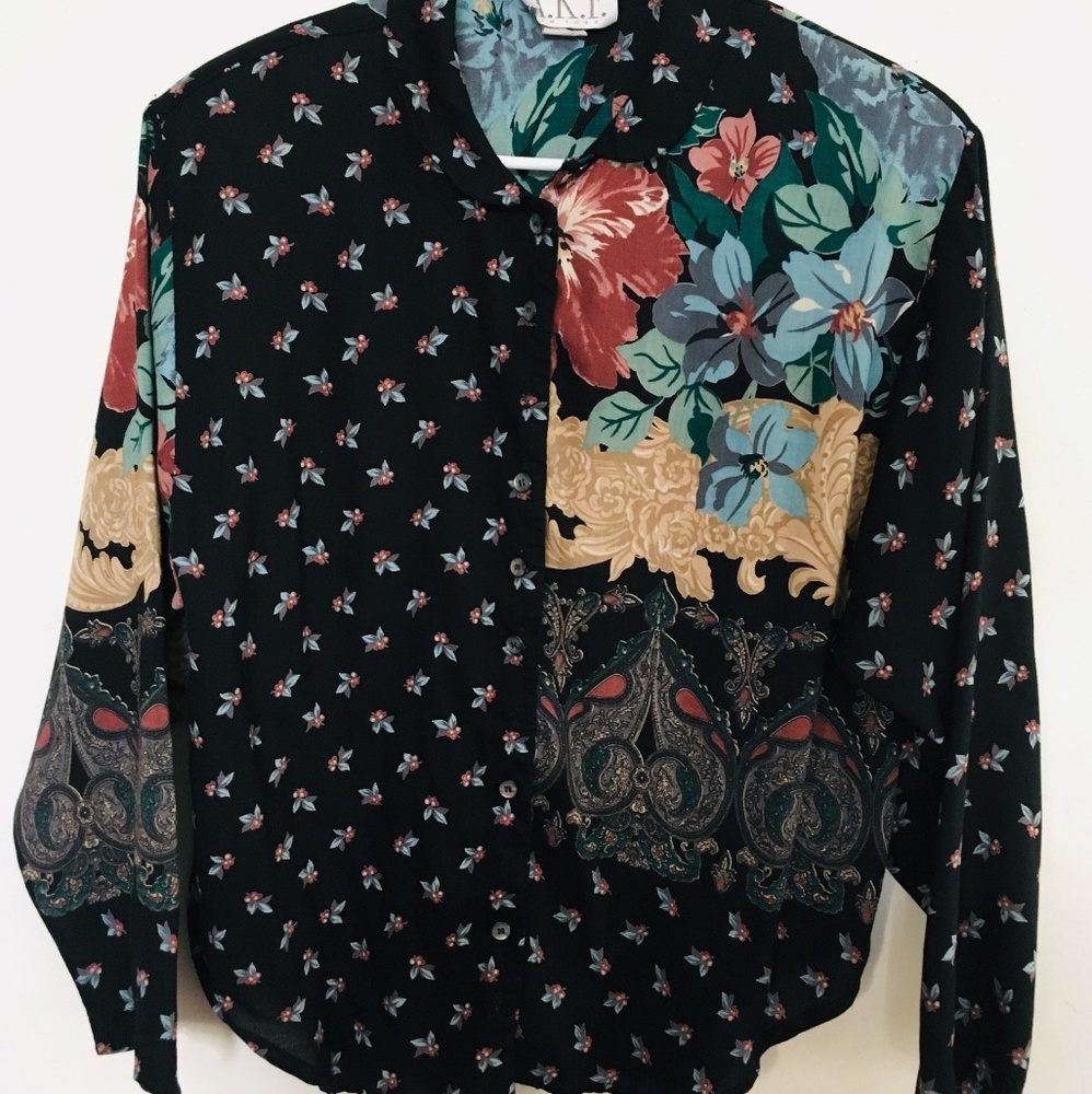 A black long sleeves flower shirt